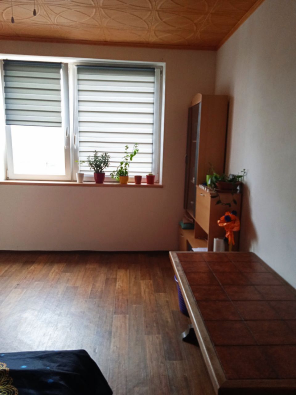 V zastoupení majitele nabízíme ke koupi velmi pěkný a udržovaný byt o dispozici 2+1 a celkové výměře 49 m², situovaný v klidné části Šumperka, v panelovém domě s dobrou občanskou vybaveností.
